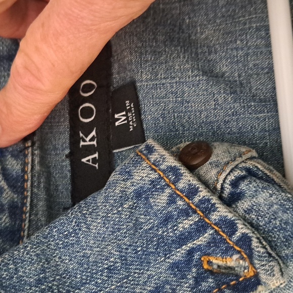 Mens Akoo Distressed Denim Shirt with Polar Bear Scene in Back EUC sz M - Picture 7 of 8